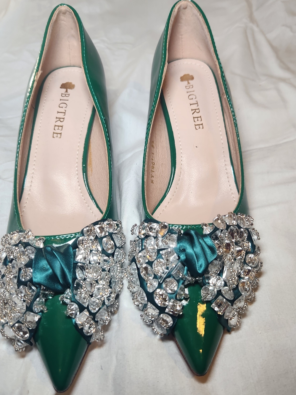 BIGTREE Emerald Green Jeweled Pointed Toe Heels 5 US 35 EU